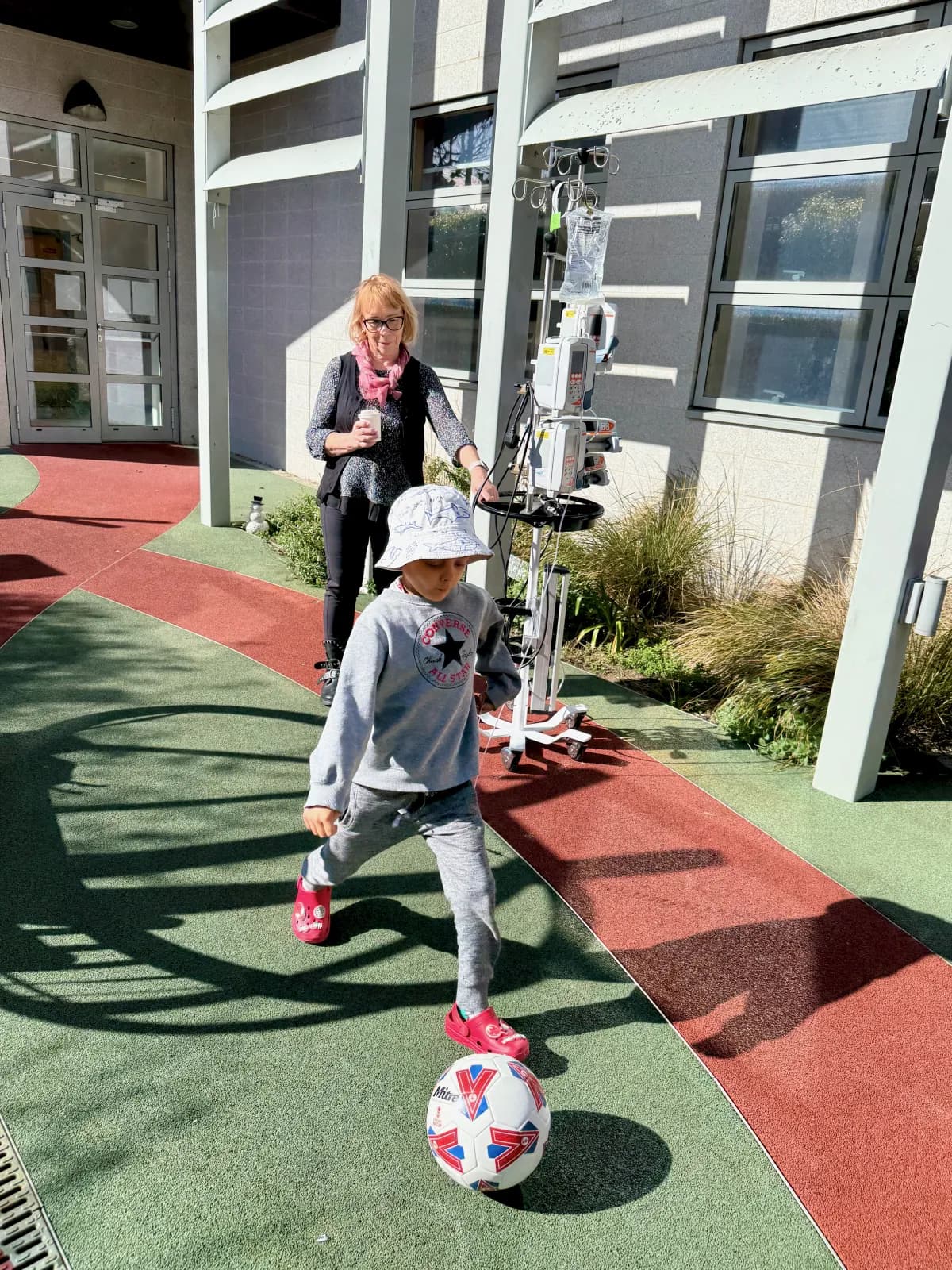 Three chemo pumps connected, Crocs on, but still playing — that's the Mark Effect!