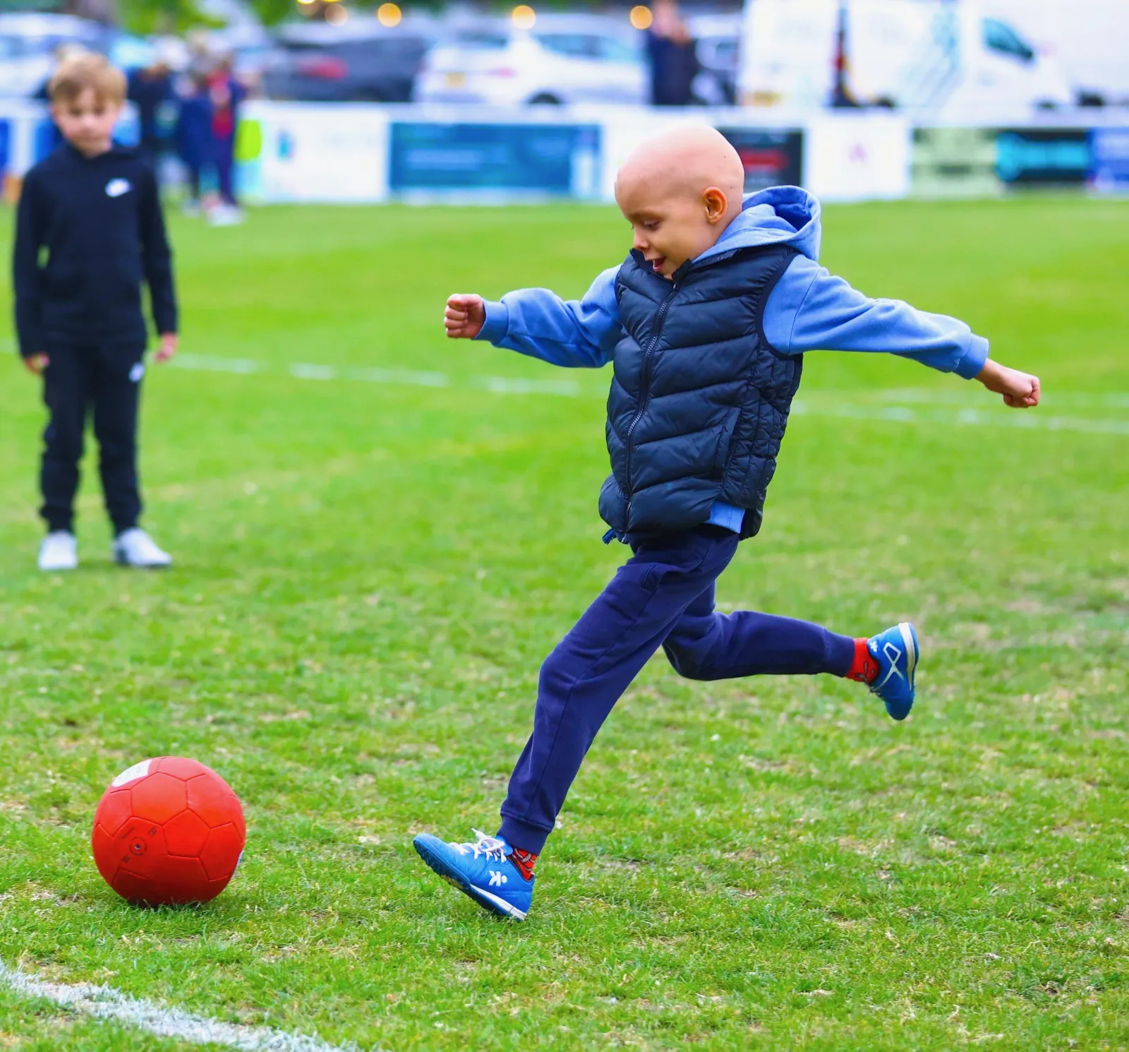 Pure joy – Aleks sprinting to kick the red ball
