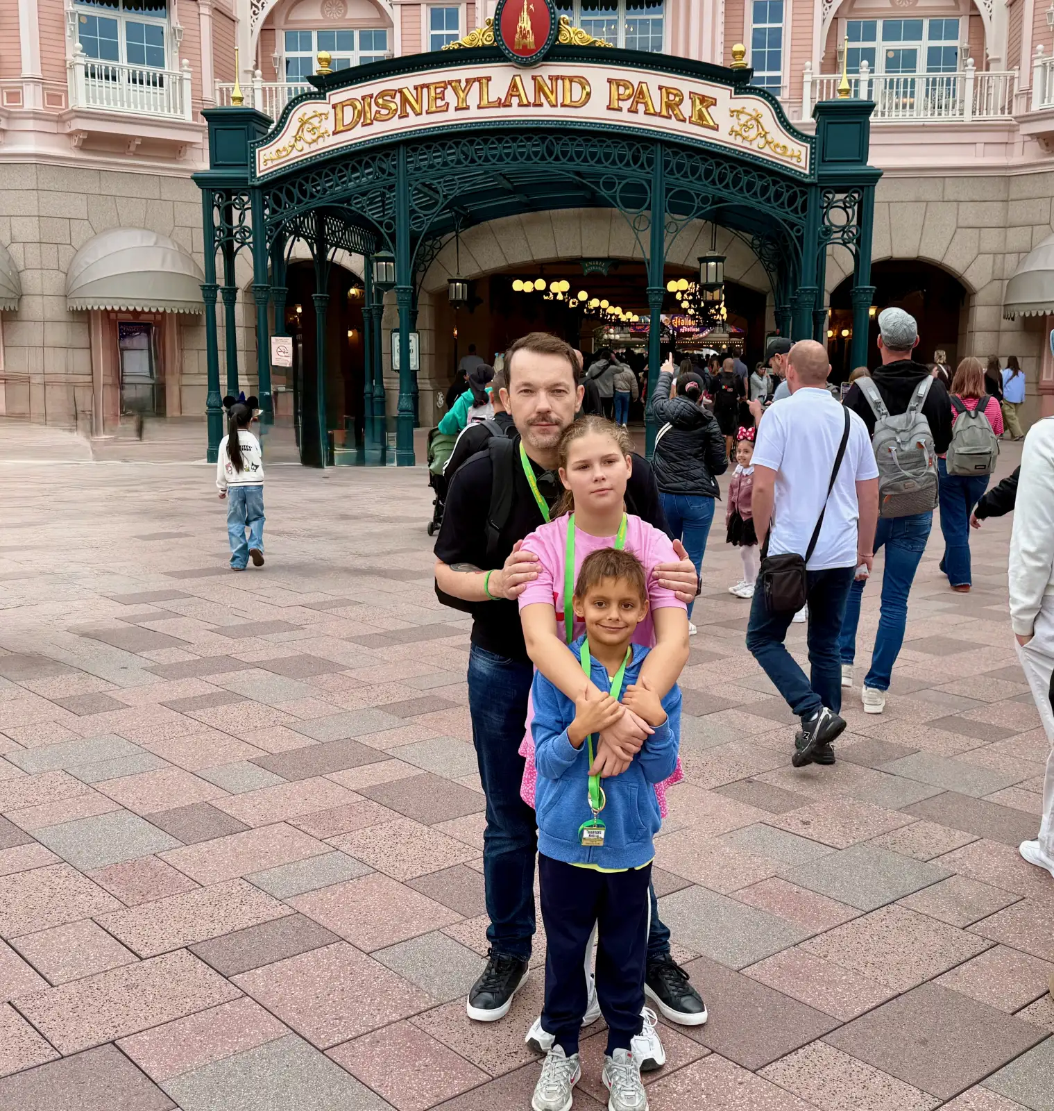 Nikola, Aleks and me at the gates of Disneyland Park on Saturday morning.